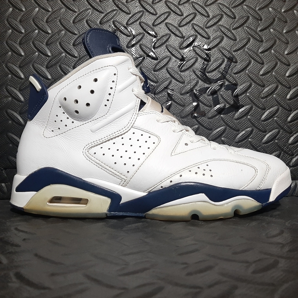 Jordan Athletic Shoes White and Navy